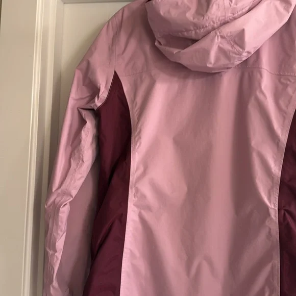 Columbia Rainjacket. Women’s size medium - Picture 6 of 11